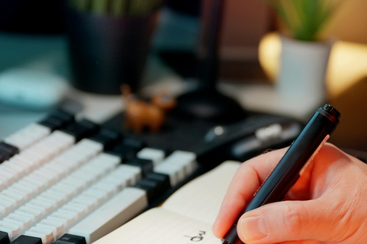 Handwriting a checklist for supplement allergen label review